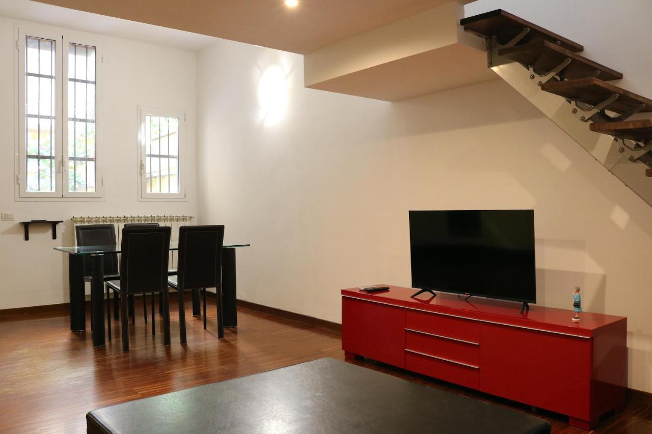 Cozy & Large Loft Famagosta Appartamento Milano